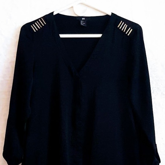 H&M Tops - #C2 H & M WOMEN'S PULLOVER TOP